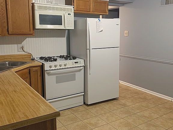 3rd image of 2116 Prather Ave