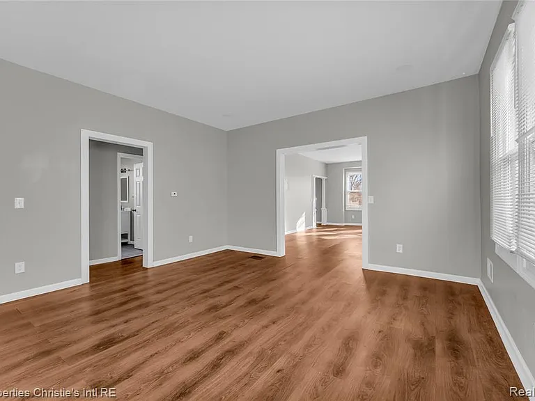 2508 Clairmount St — Photo 8