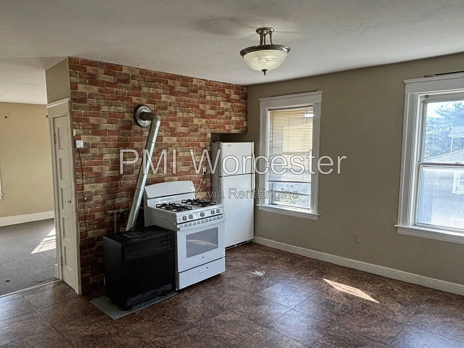 2 bed, 1.0 bath, $1,690 — Photo 2