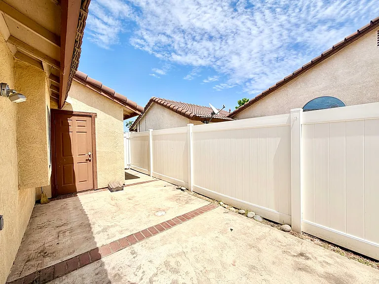 29677 Woodlands Ave — Photo 23
