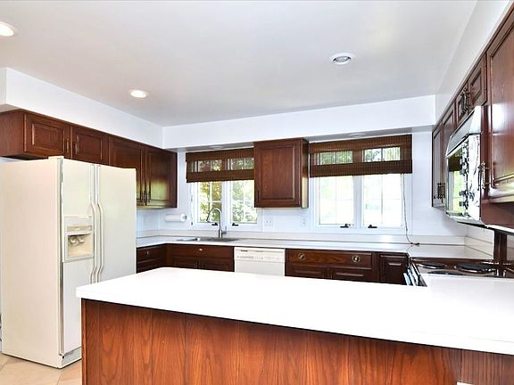 5th image of 13 Daisy Ln