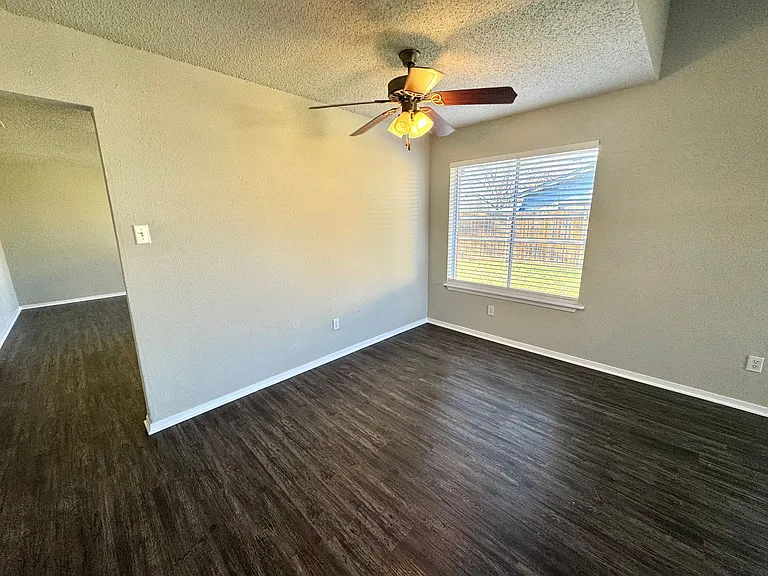 2508 S Center St — Photo 4