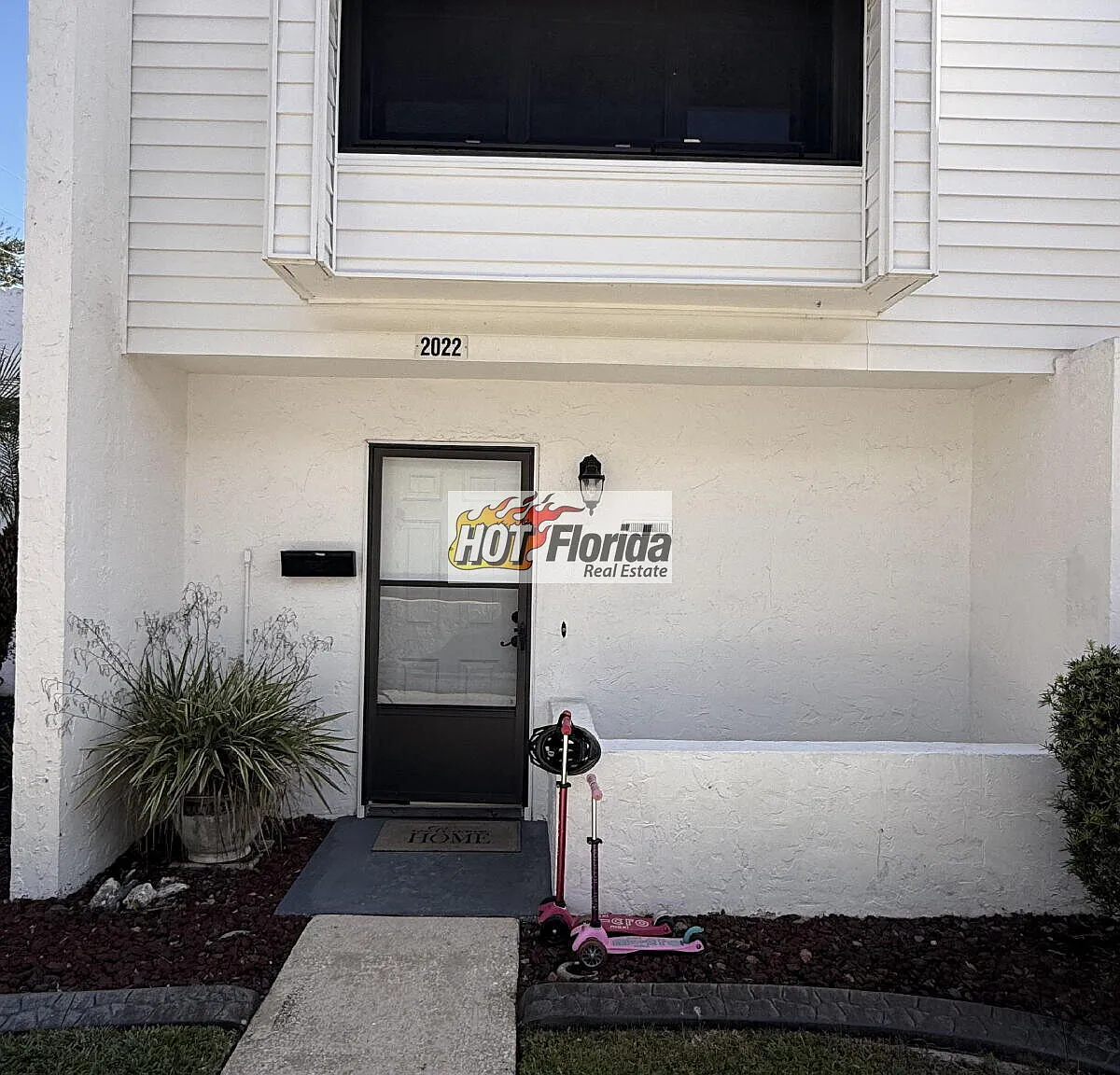 3 Bedroom | 1.5 Bath Townhome | Water & Lawn Care Included | Near Downtown Sebring — Photo 1