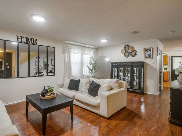1956 Lariat Dr, Justin, TX 76247