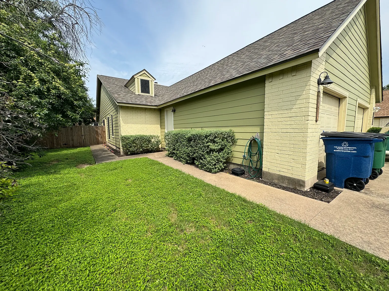 2 bed, 1000 sqft, $1,700 — Photo 2