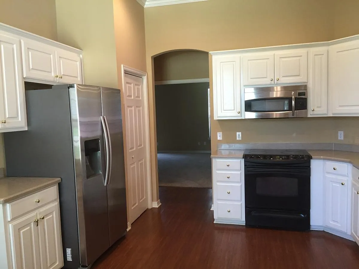 3 bed, 2118 sqft, $2,400 — Photo 3