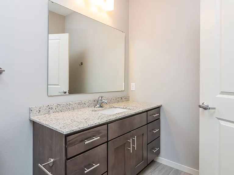 2 bd, 2 bt
C Unit 2 bd, 2 bt
C Unit