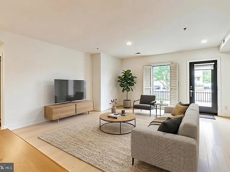 310 V St NE #1 — Photo 3