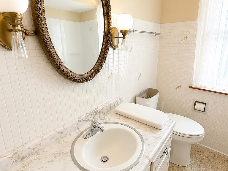 312 W Commerce St — Photo 13