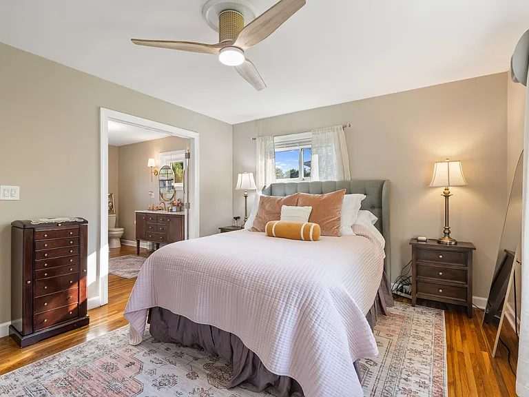 412 Roberts St — Photo 14