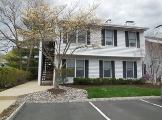 393 Burdock Ct, Three Bridges, NJ 08887