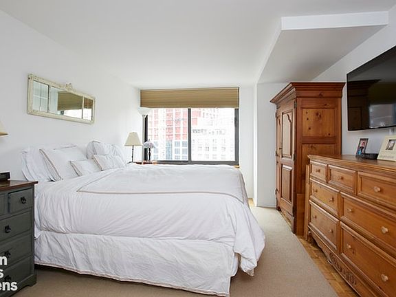 4th image of 155 W 70th St APT 16E