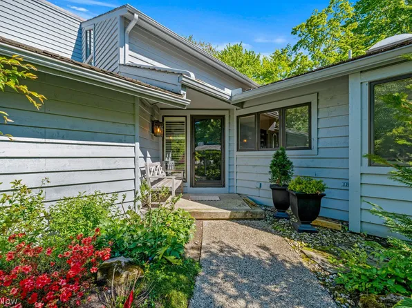 (undisclosed Address), Chagrin Falls, OH 44022