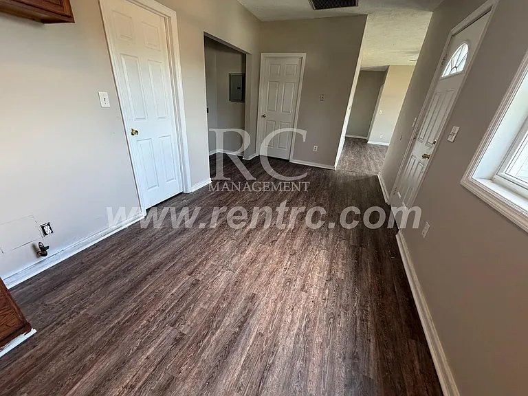 604D N Main St — Photo 3