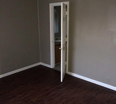 2nd image of 825 W 26th St