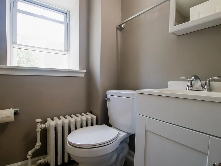 475 Krams Ave — Photo 17