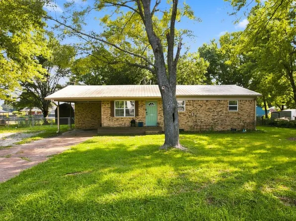 135 Glover St, Atwood, TN 38220