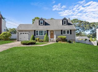 98 Paula Blvd, Selden, NY 11784