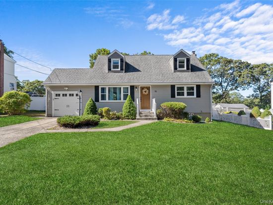 98 Paula Boulevard, Selden, NY 11784