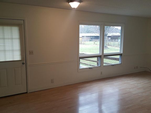5th image of 306 S Gary Ct