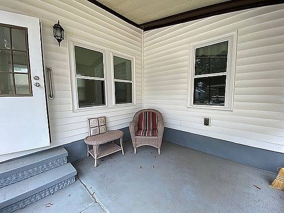 3rd image of 604 Sunnyside Dr