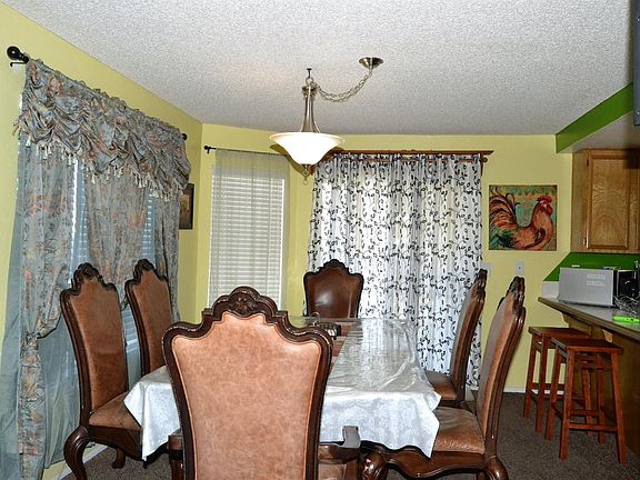 3rd image of 17125 Forest Hills Dr