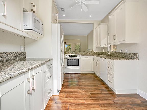 5th image of 2441 Sweetwater Country Club Dr
