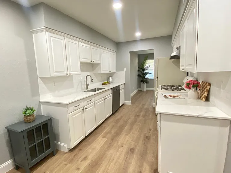 7404 Walling Ln — Photo 9