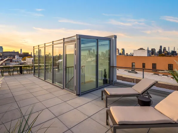 584 Leonard Street image 17 of 20