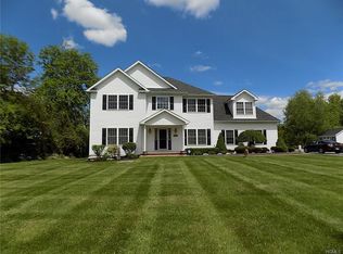 46 Coach House Ct, New Windsor, NY 12553