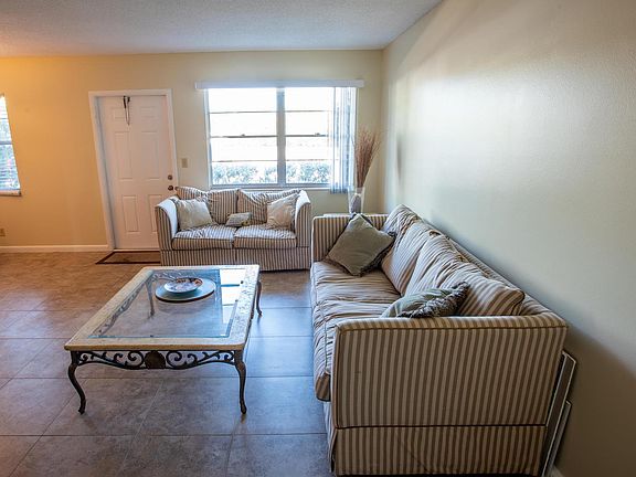 5th image of 1116 Newport Dr #U
