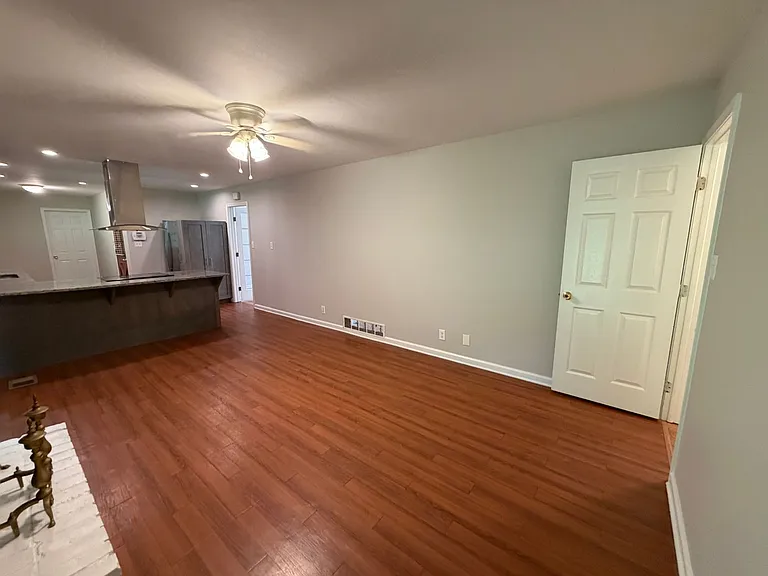 412 Fielding Ln SW — Photo 3