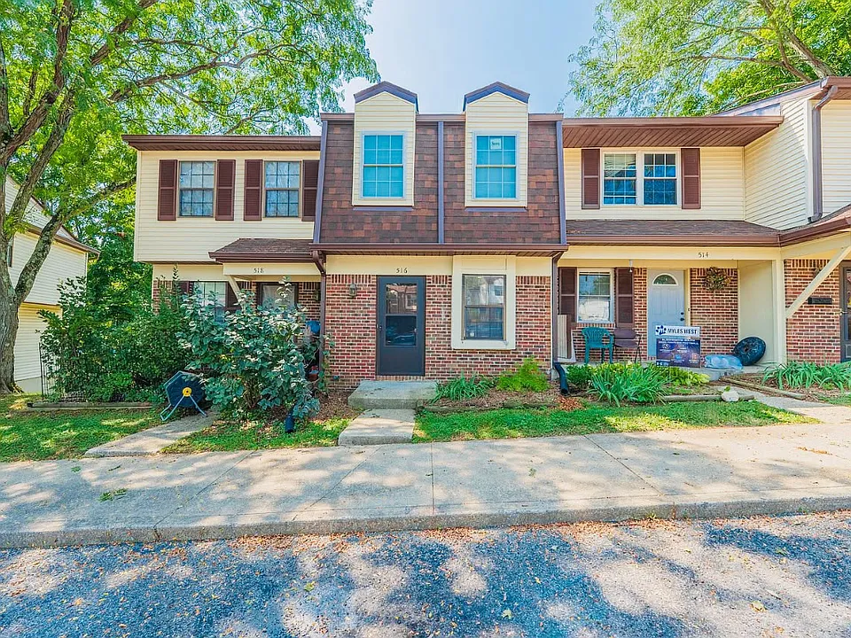 516 E Graham Pl