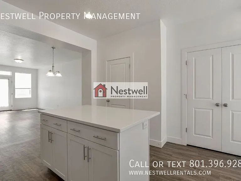 7946 S 5440 W — Photo 7