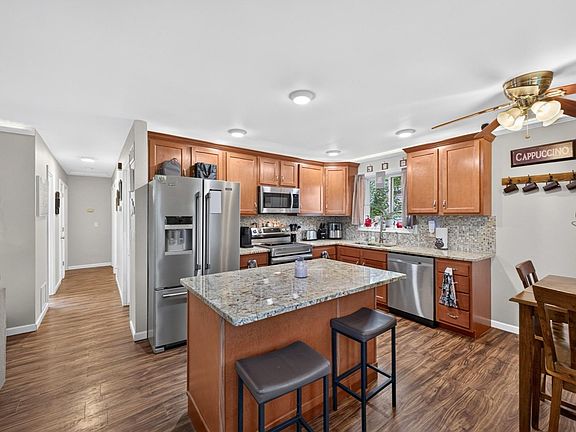 5th image of 913 2nd St NW