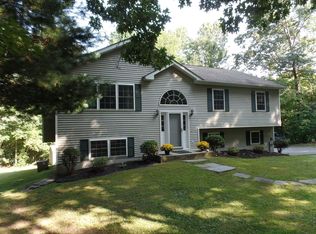 25 Hamilton Dr, Hopewell Junction, NY 12533