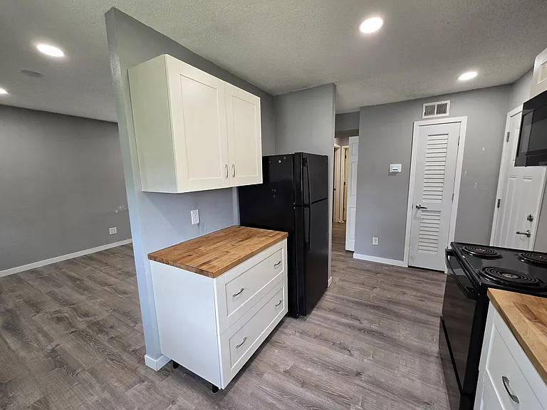 109 Ludland Dr #7 — Photo 2