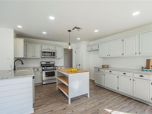 5th image of 401 Gardenia Cir