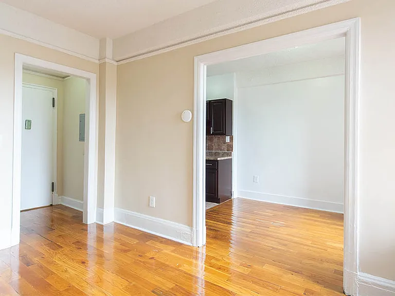 106 S Harrison St — Photo 5