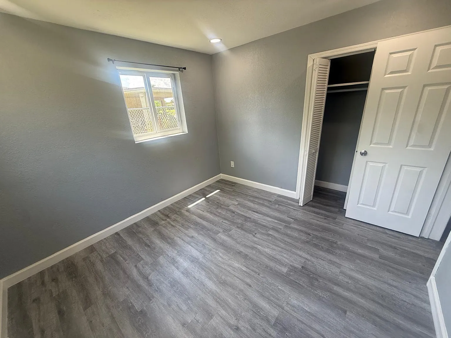 4 bed, 1.0 bath, 1413 sqft, $2,900 — Photo 4