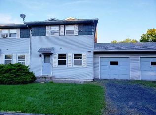 210 Rodenbach Ln, Brodheadsville, PA 18322
