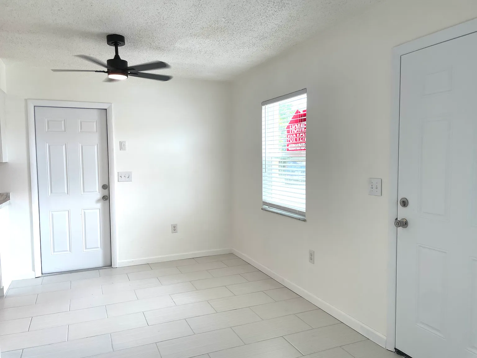 3 bed, 1000 sqft, $1,800 — Photo 3