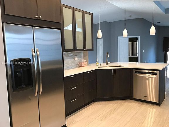 3rd image of 16405 Sapphire St