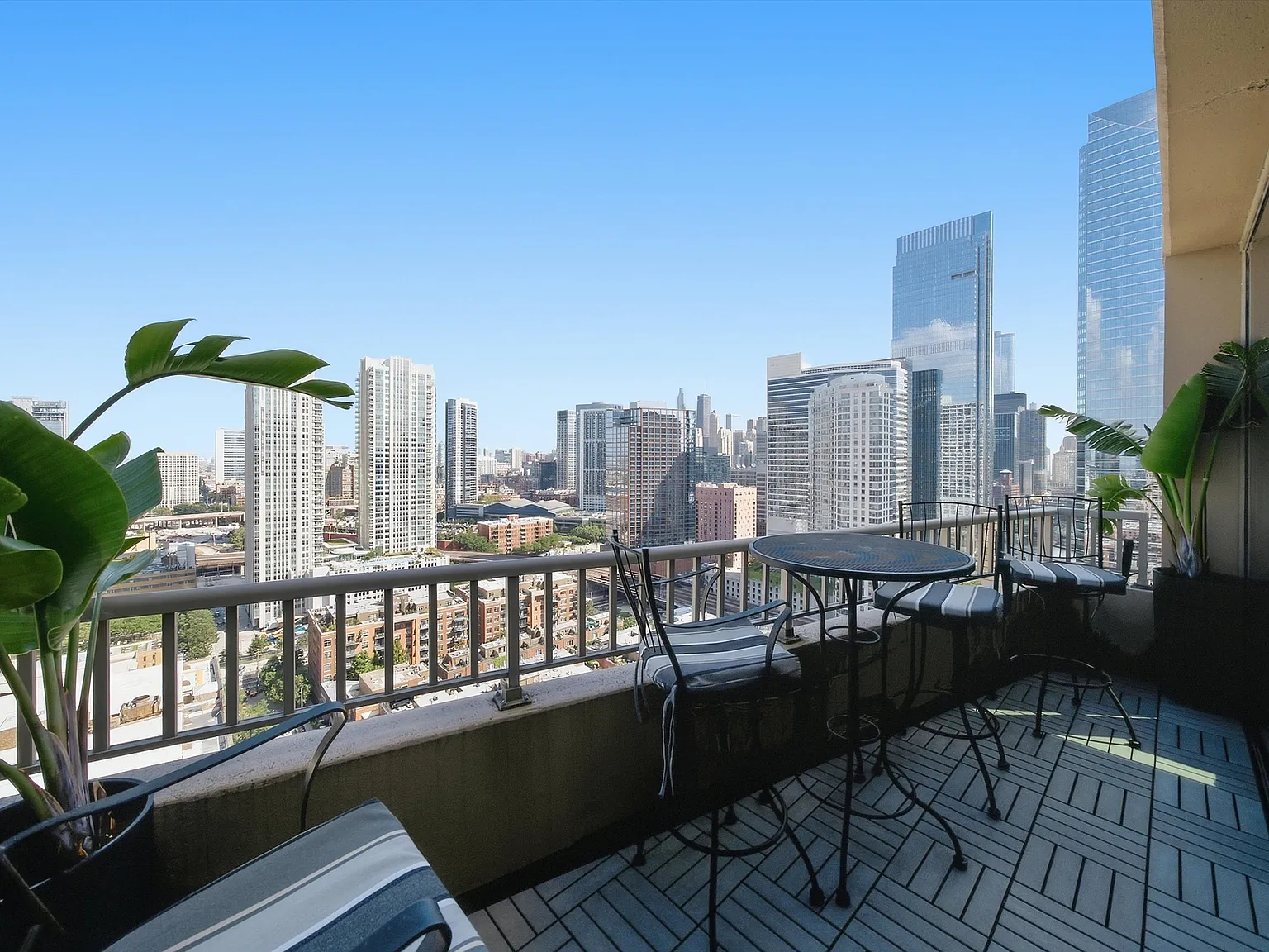 1 bed, 1.5 bath, 1051 sqft, $3,900 — Photo 3