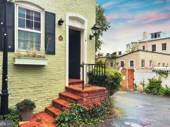 9 Pomander Walk NW, Washington, DC 20007