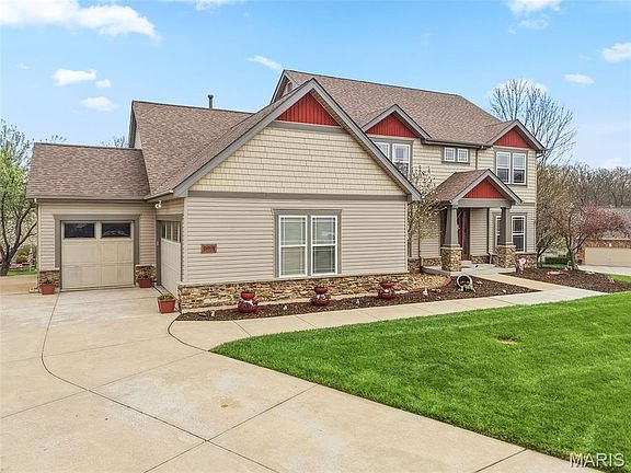 4th image of 904 Brook Valley Ct