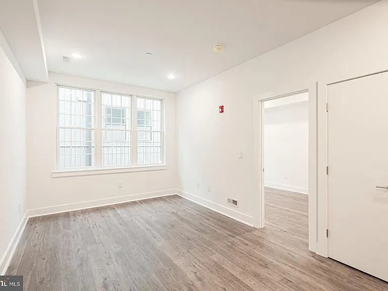 2623 Christian St #203 — Photo 4
