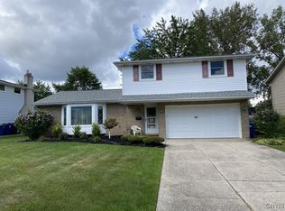 107 Macarthur Dr, Williamsville, NY 14221