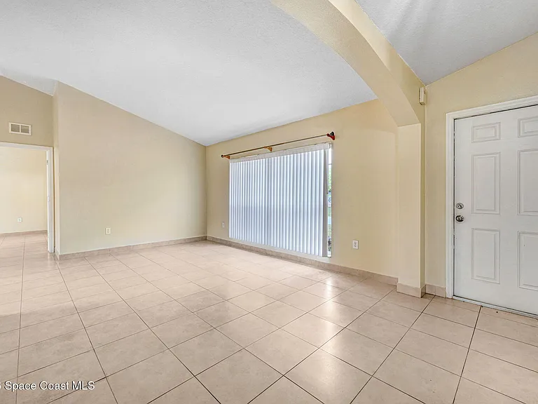 1416 Martinez St SE — Photo 3
