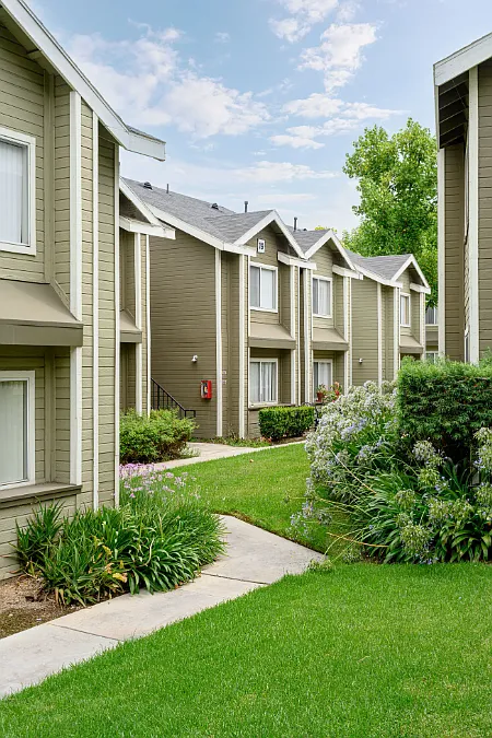 2 bed, 600 sqft, $2,285 — Photo 2